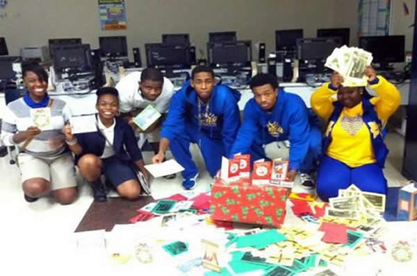 Savannah, GA Students Prepare Cards for Soldiers